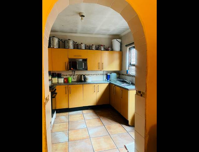 4 BEDROOM HOUSE FOR SALE IN KWAZAKHELE